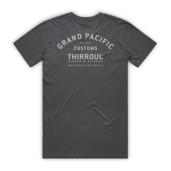 THIRROUL ADDRESS TEE  in CHARCOAL BLACK