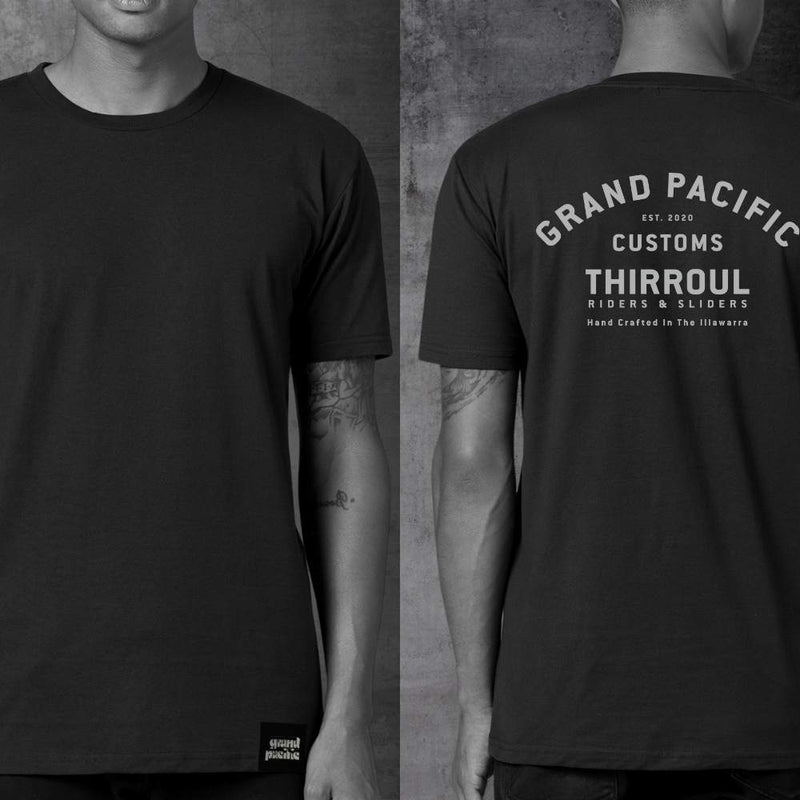THIRROUL ADDRESS TEE  in CHARCOAL BLACK